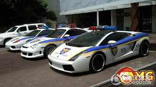 Illustration for article titled South Korean Police Rocking A Porsche, Ferrari And Lamborghini